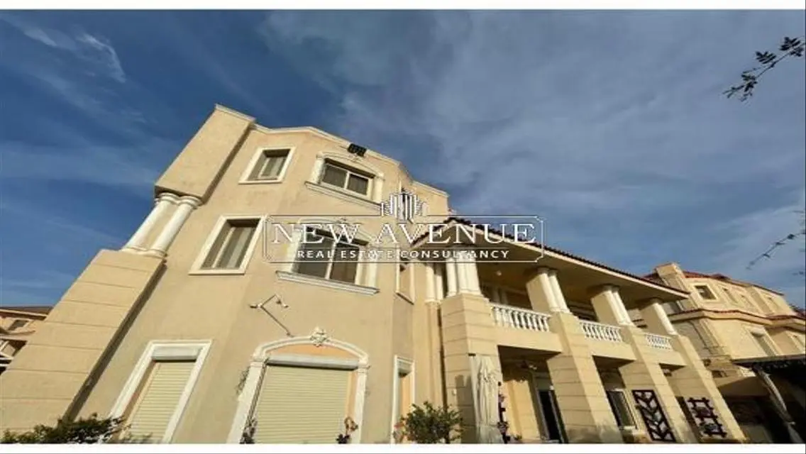 Standalone with pool in Maxim country club
