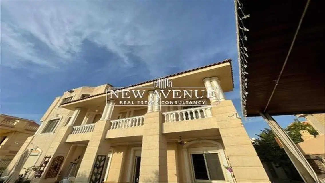Standalone with pool in Maxim country club
