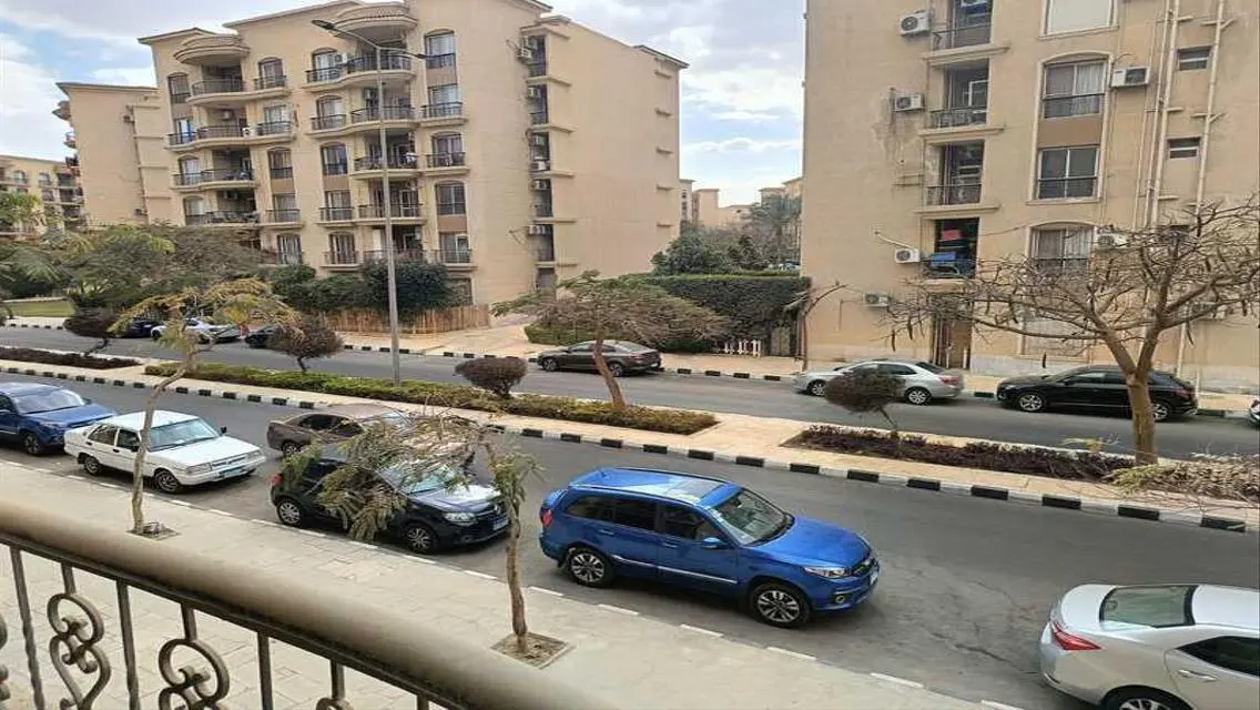 شقة مميزة للايجار خطوات من المول  في الرحاب