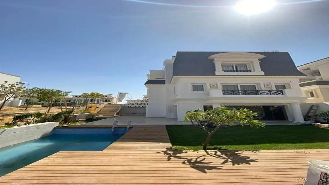 أقل سعر تاون هاوس روف ريسيل للبيع مرحلة lake side