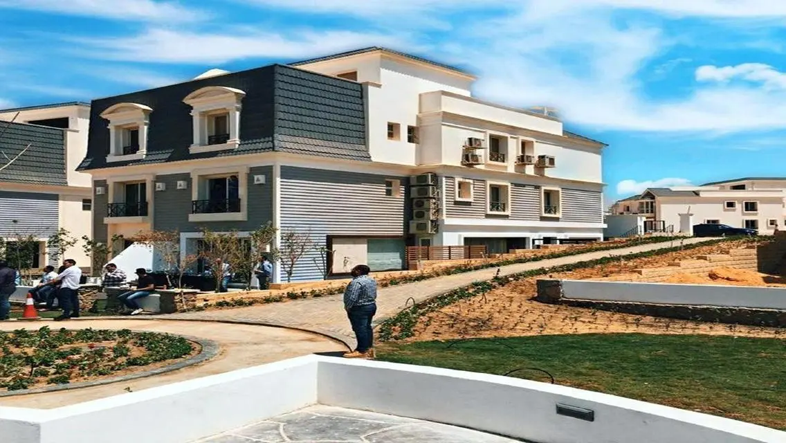 أقل سعر تاون هاوس روف ريسيل للبيع مرحلة lake side