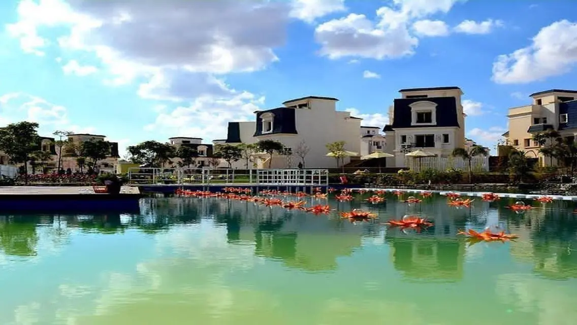 أقل سعر تاون هاوس روف ريسيل للبيع مرحلة lake side