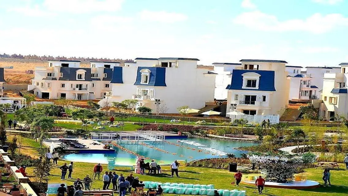 أقل سعر تاون هاوس روف ريسيل للبيع مرحلة lake side
