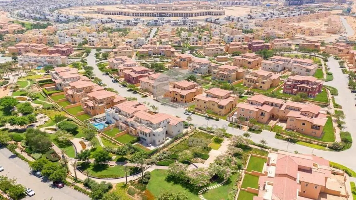 تاون هاوس للبيع ف هايد بارك التجمع السادس ع 10سنين