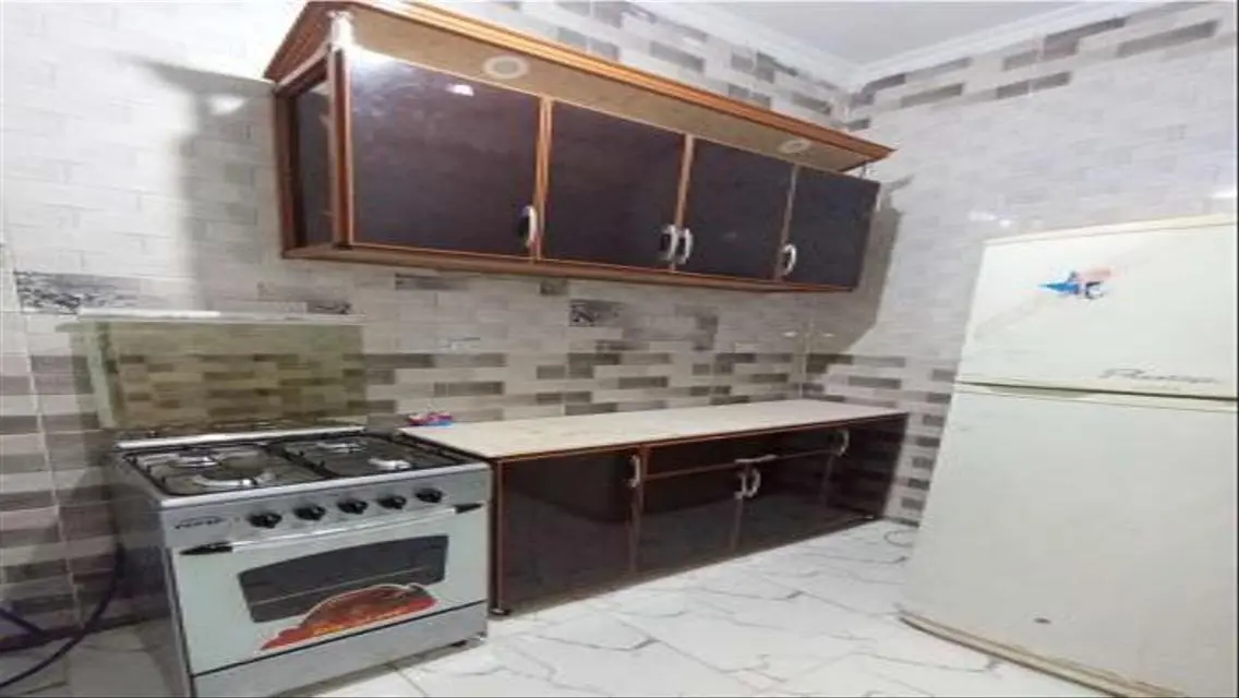 شقة فاخرة للإيجار مع شرفة ومساحة واسعة