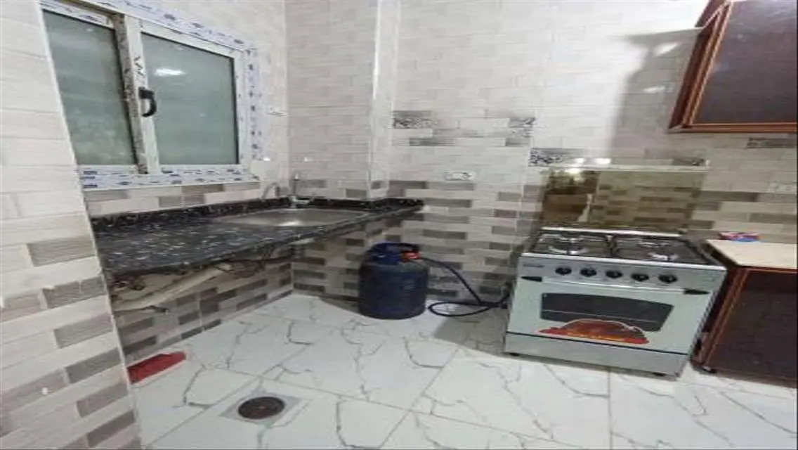 شقة فاخرة للإيجار مع شرفة ومساحة واسعة
