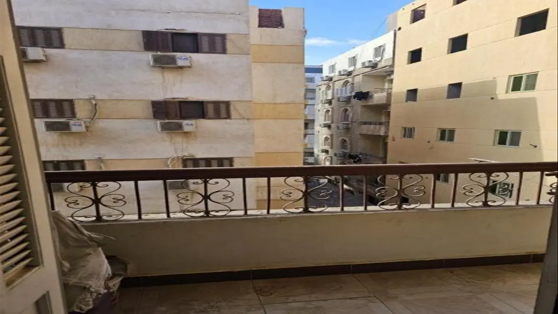 شقة فاخرة للإيجار بمساحة واسعة