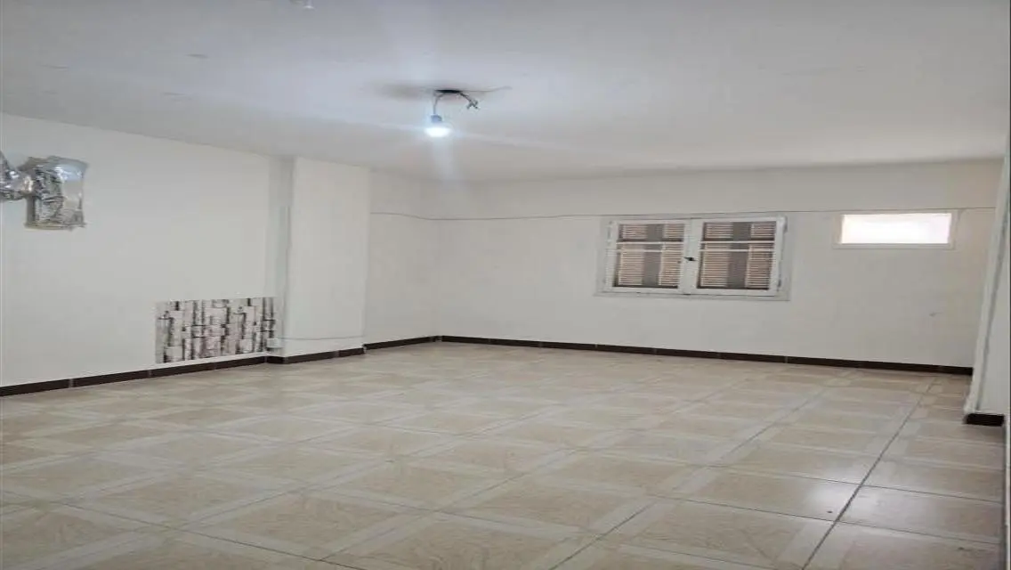 شقة فاخرة للإيجار بمساحة واسعة