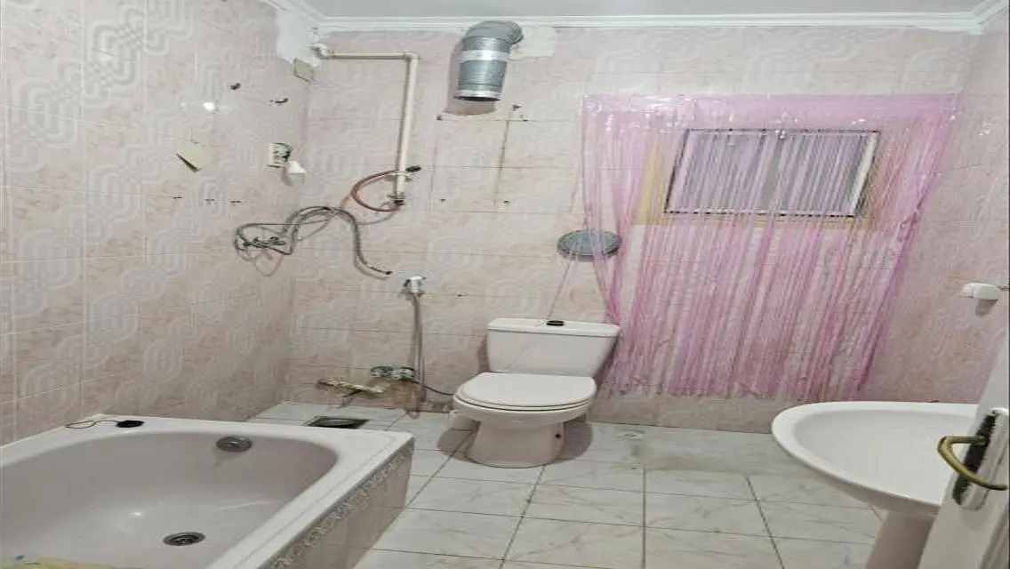 شقة فاخرة للإيجار بمساحة واسعة