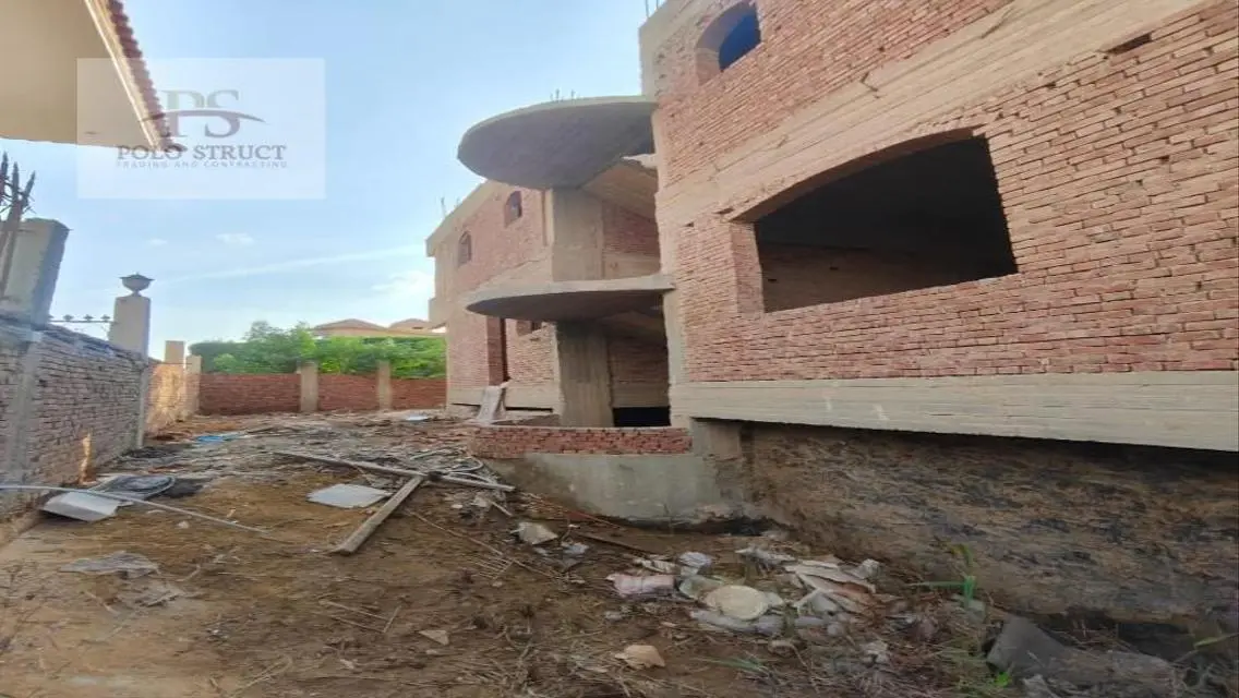 Luxury Villa for Sale with Private Garden and Shared Pool