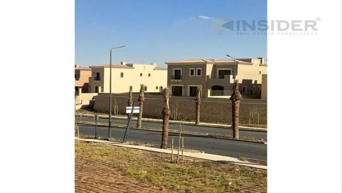 تاون هاوس ميدل للبيع في سيتي جيت استلام فوري