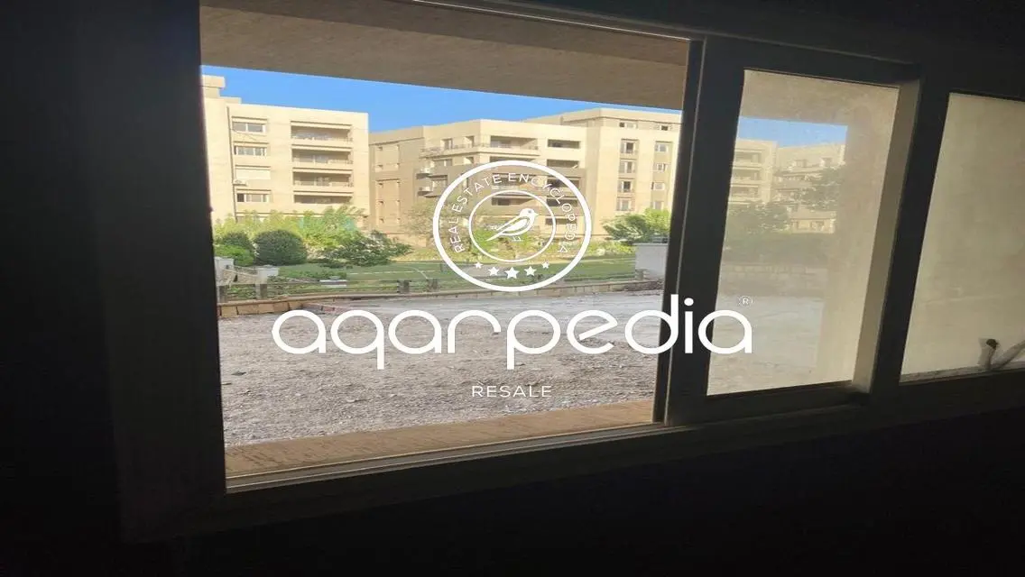 apartment with garden ready to move AT the square
