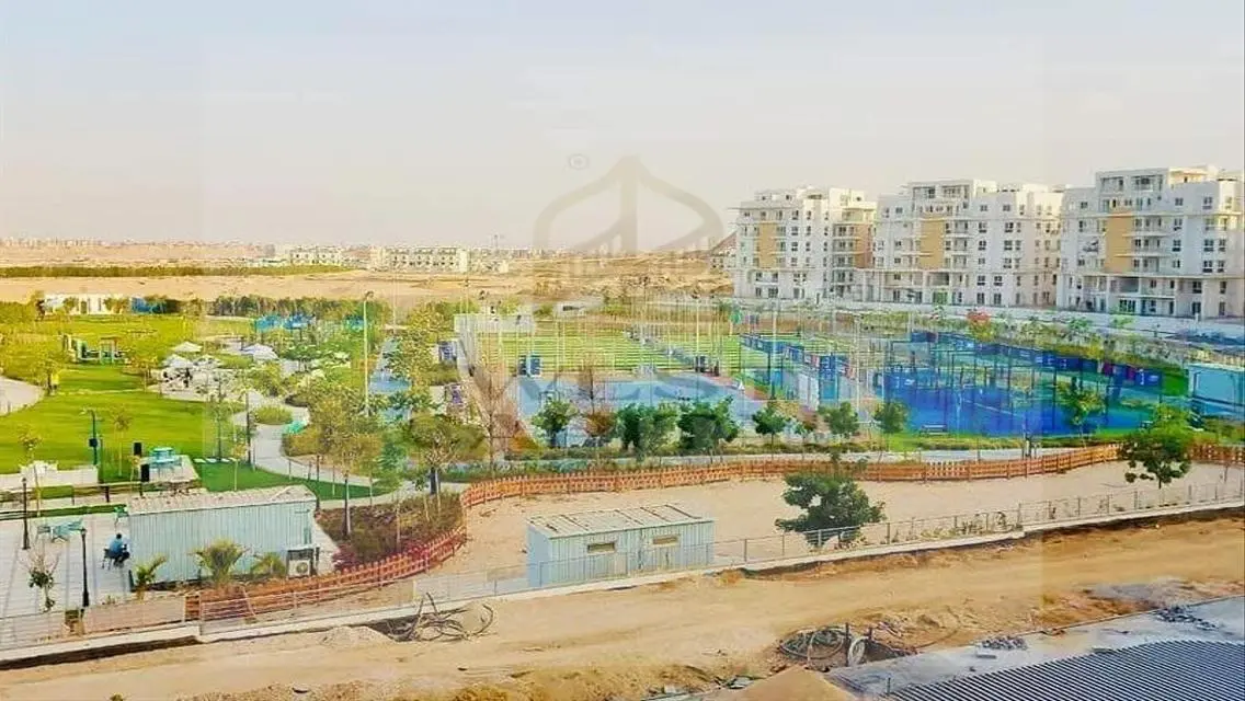 بارك فيلا 175م بجاردن للبيع في ماونتن فيو اي سيتي