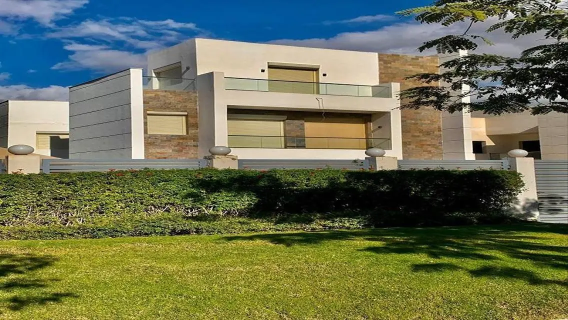 Twin Villa 295m with garden 424m ready to move
