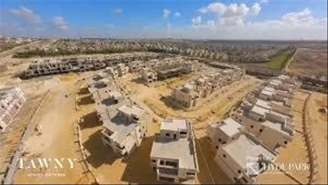 كمبوند تاوني هايد بارك جانب نادي الجزيره تاون هاوس