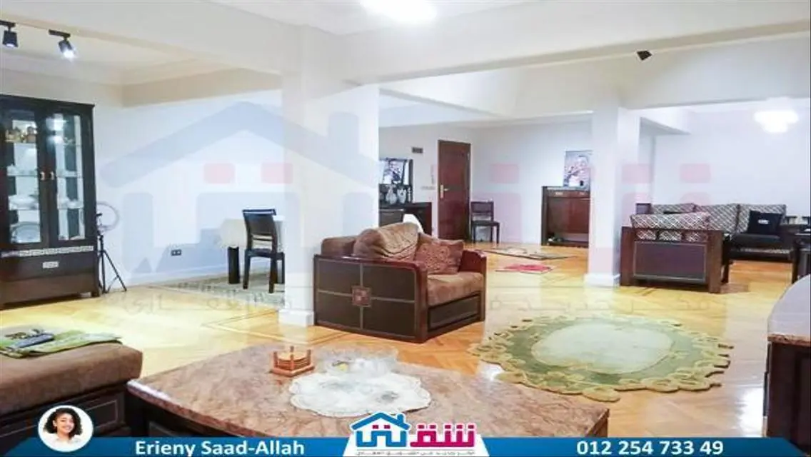شقة فاخرة للبيع بمساحة كبيرة
