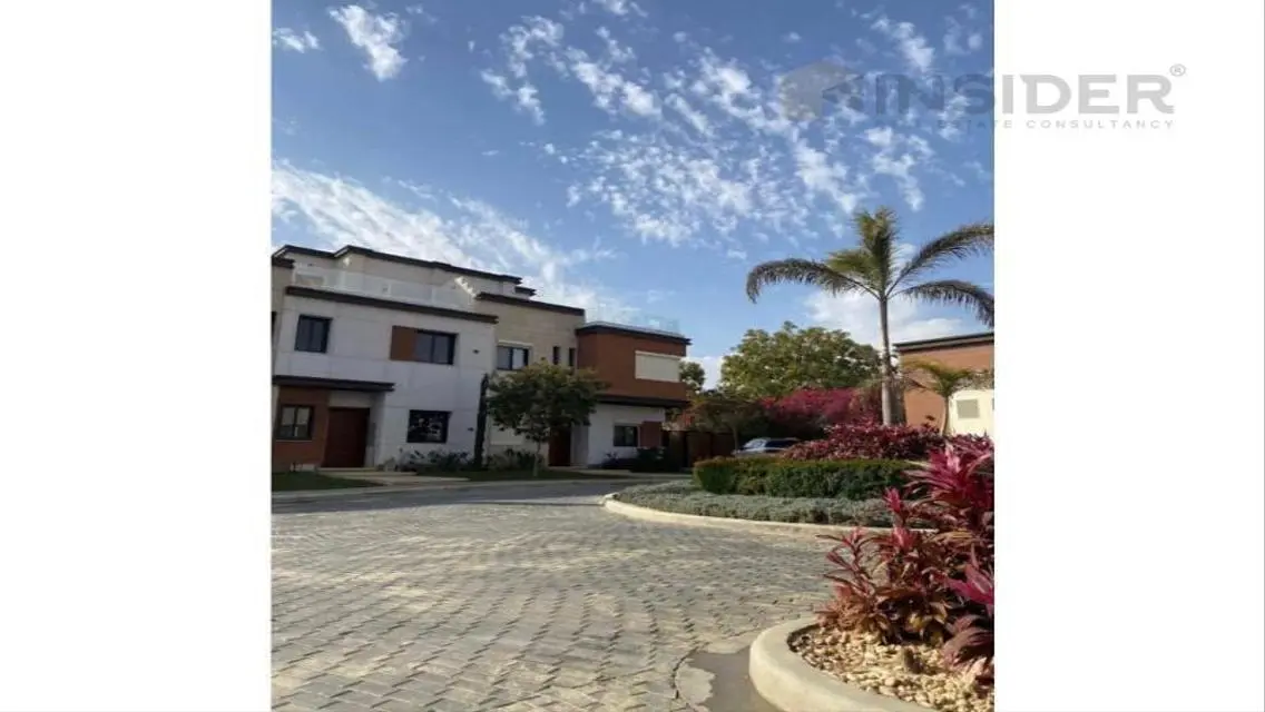 Townhouse Villa for sale in Azzar 2 Compound