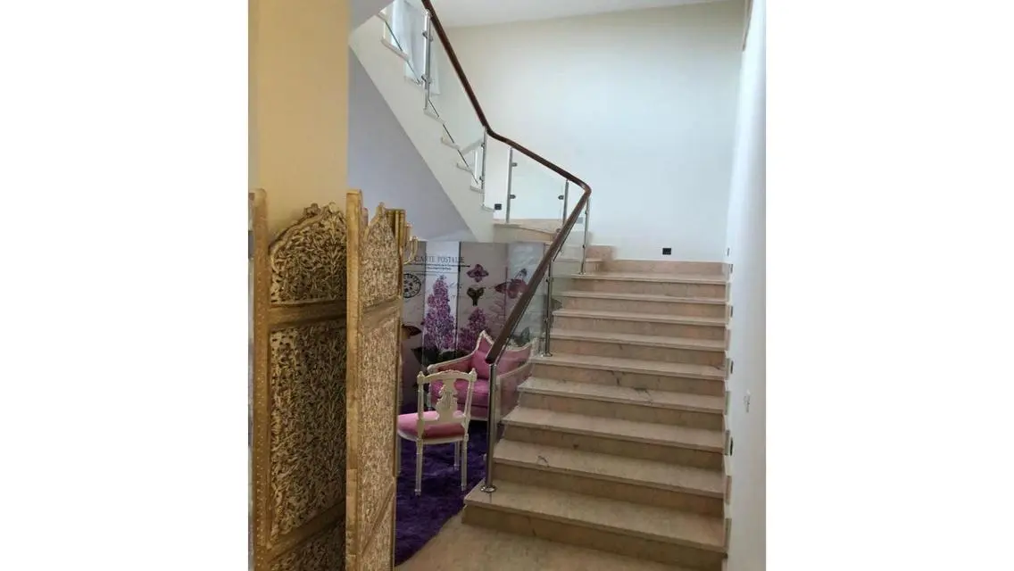 ڤيلا اليجريا ايجار ألارض مساحتها ٨٤٨  المباني 400