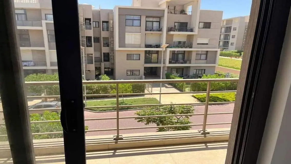 فرصه للبيع بنتهاوس فيو لاند سكيب في مون ريزيدنس