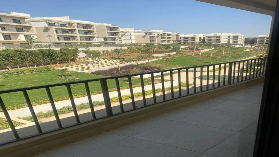 فرصه للبيع بنتهاوس فيو لاند سكيب في مون ريزيدنس