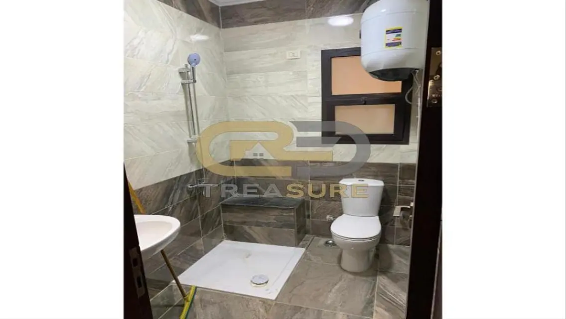 Apartment for rent in Eastown Semi Furnished     .