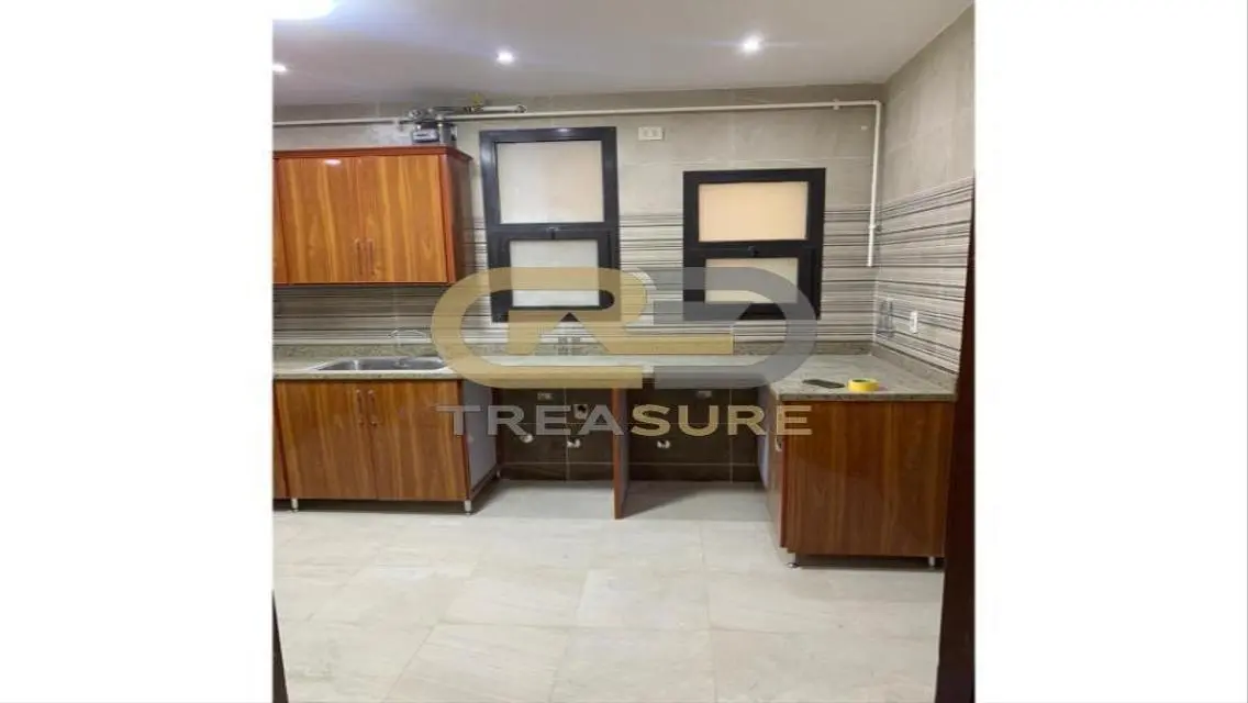Apartment for rent in Eastown Semi Furnished     .