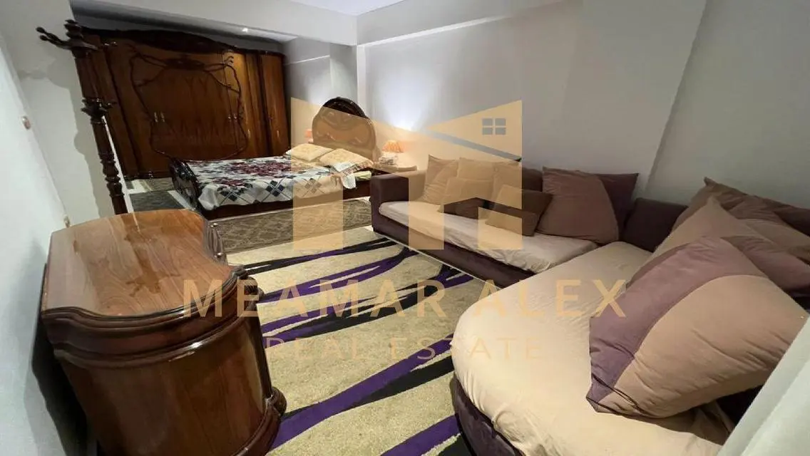 شقه فاخره للبيع 135م وينجت شارع الرئيسي