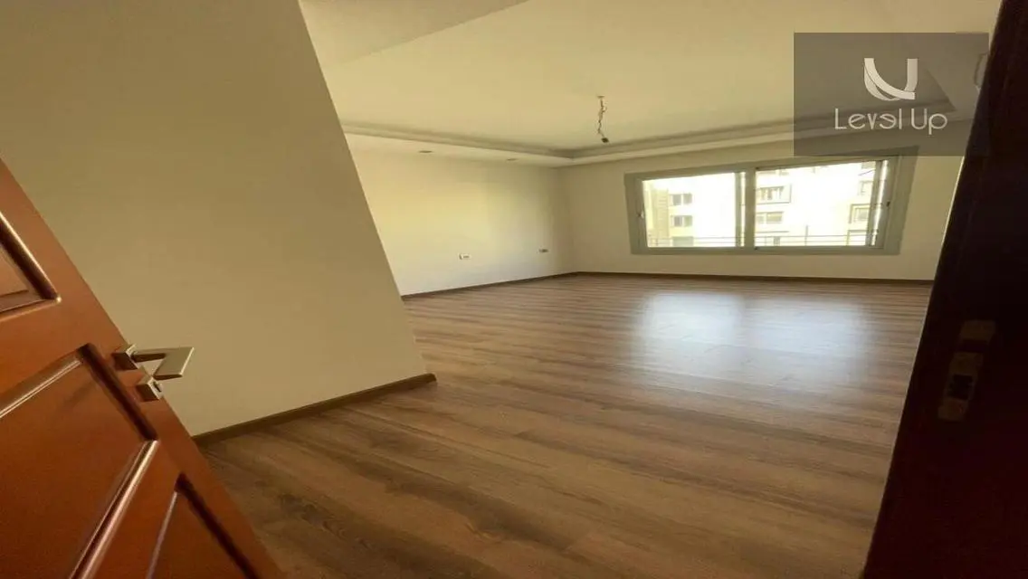 Apartment for rent 260 meters in Village Avenue