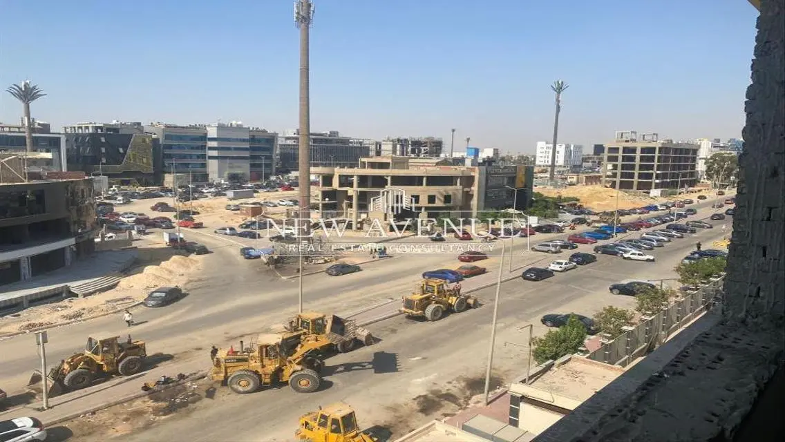 مكتب إداري تشطيب كامل مباشرة علي التسعين الجنوبي