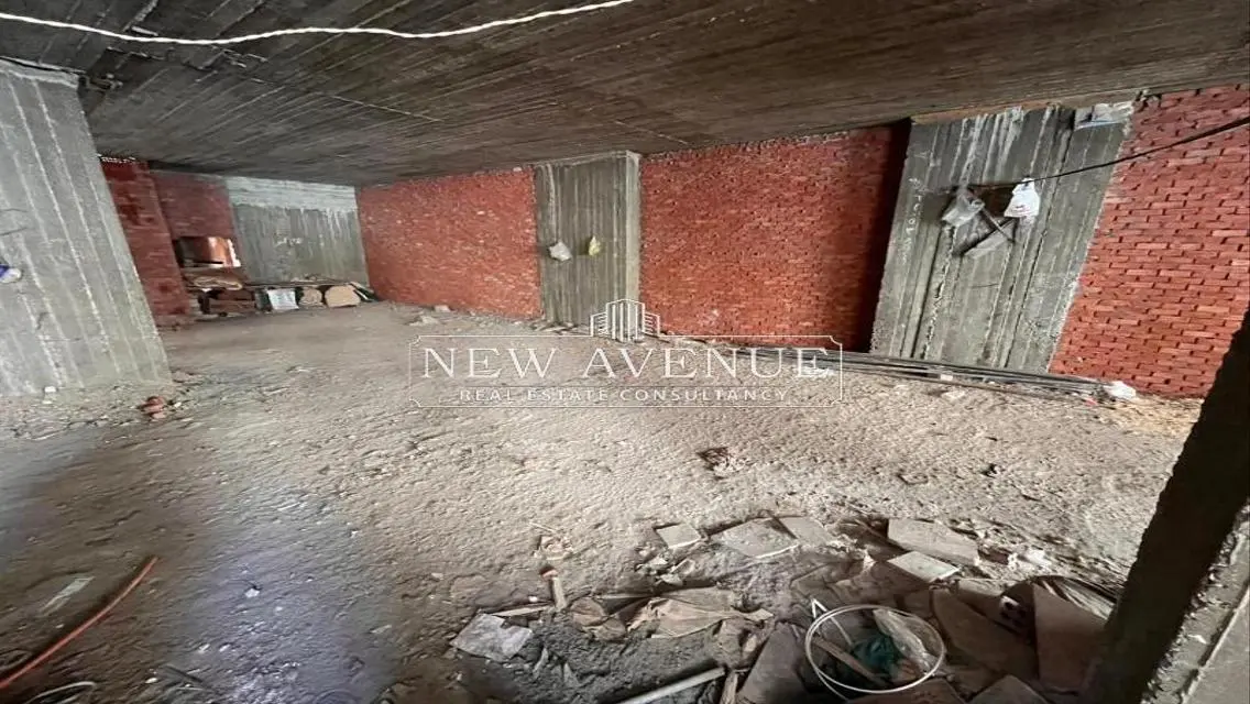 Prime location retail 500m at Taha Hussain - Rent