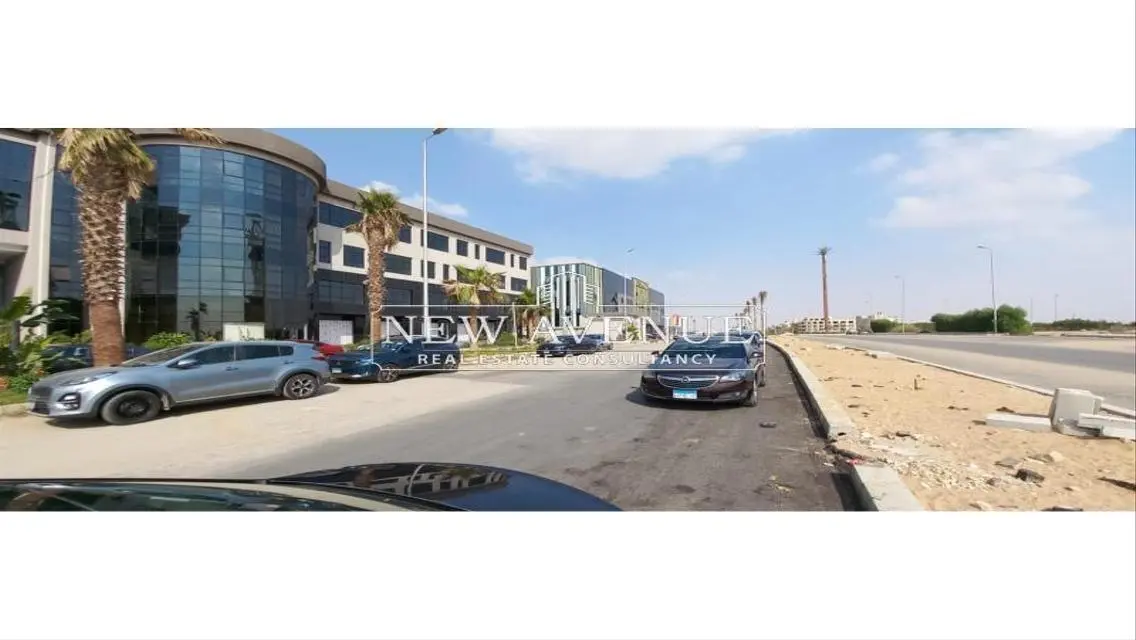 عيادة تشطيب كامل 80م في ايست هيل التجمع للبيع