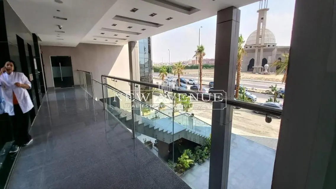 عيادة تشطيب كامل 80م في ايست هيل التجمع للبيع