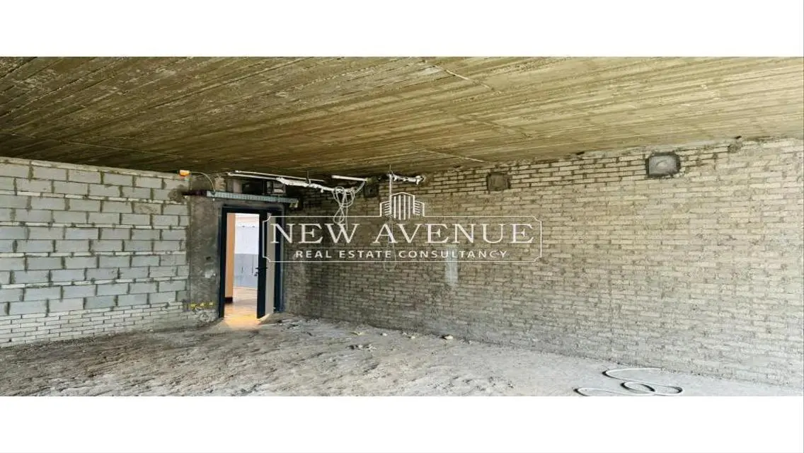 Prime location admin office 109m in Azad for sale