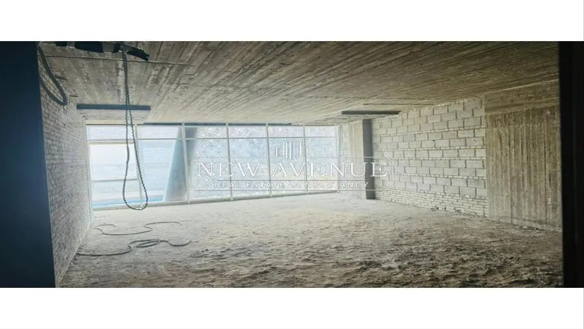 Prime location admin office 109m in Azad for sale