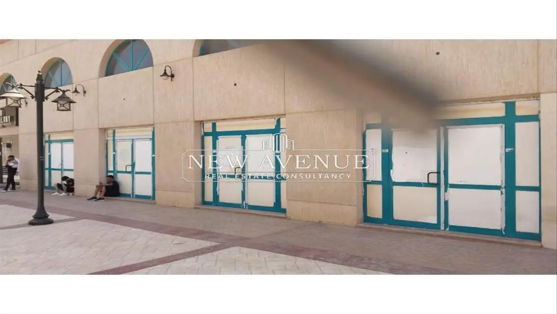 Fully finished retail 90m at El Rehab New Cairo