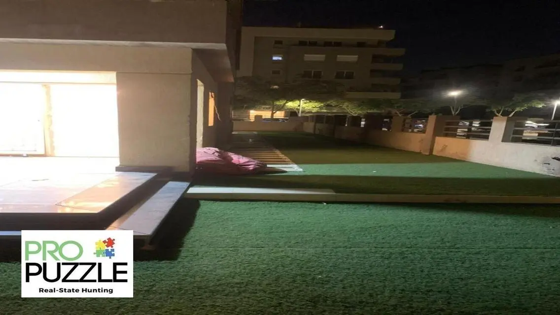 Ground Floor Apartment with Garden in The Square