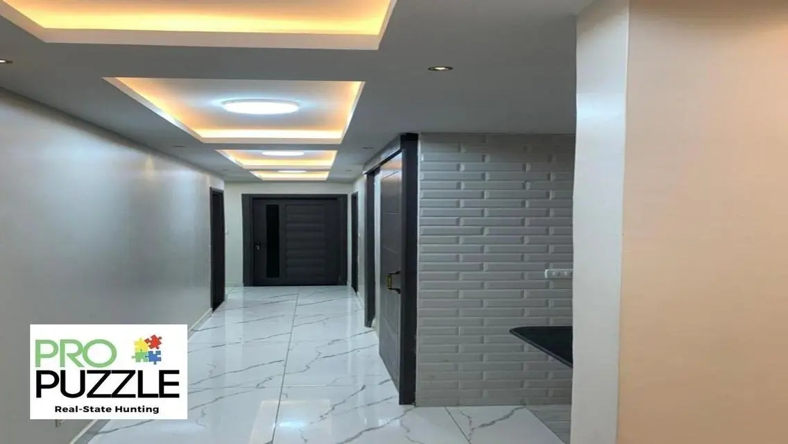 Ground Floor Apartment with Garden in The Square