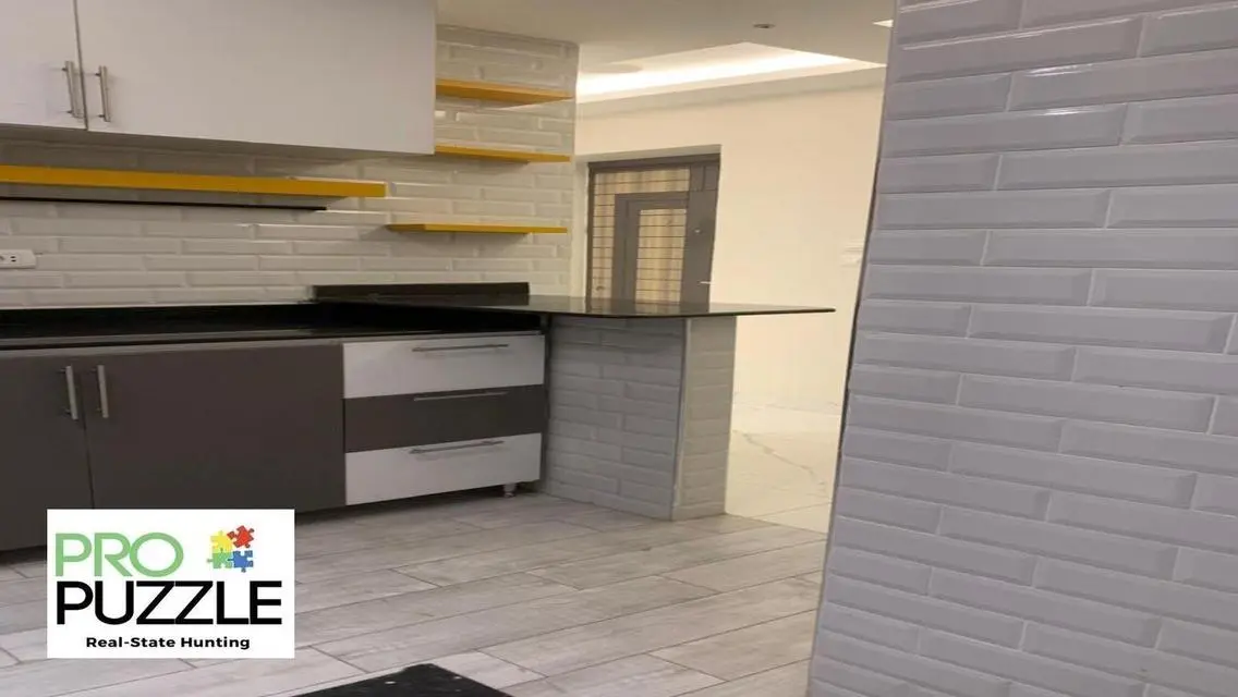 Ground Floor Apartment with Garden in The Square