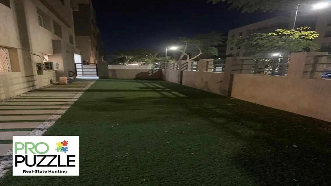 Ground Floor Apartment with Garden in The Square