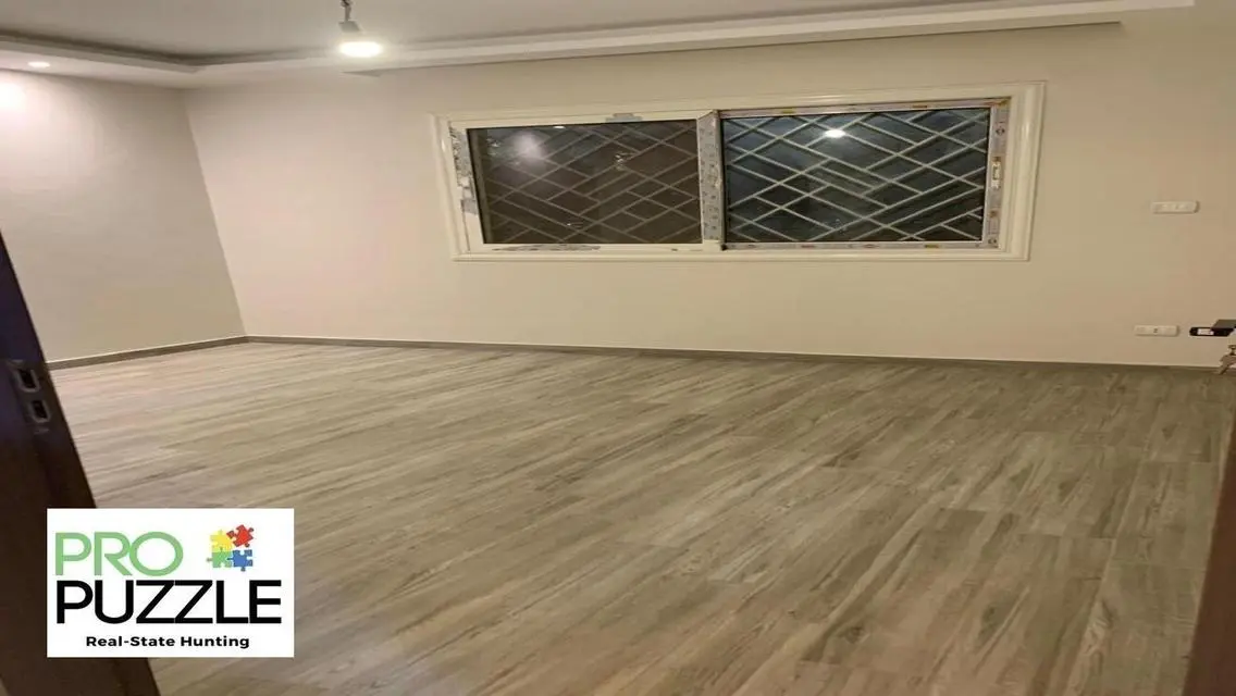 Ground Floor Apartment with Garden in The Square