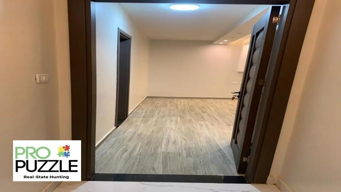Ground Floor Apartment with Garden in The Square