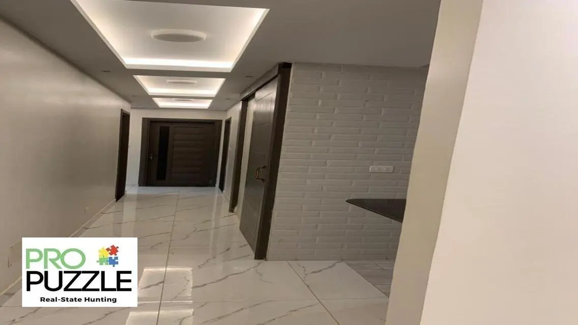 Ground Floor Apartment with Garden in The Square