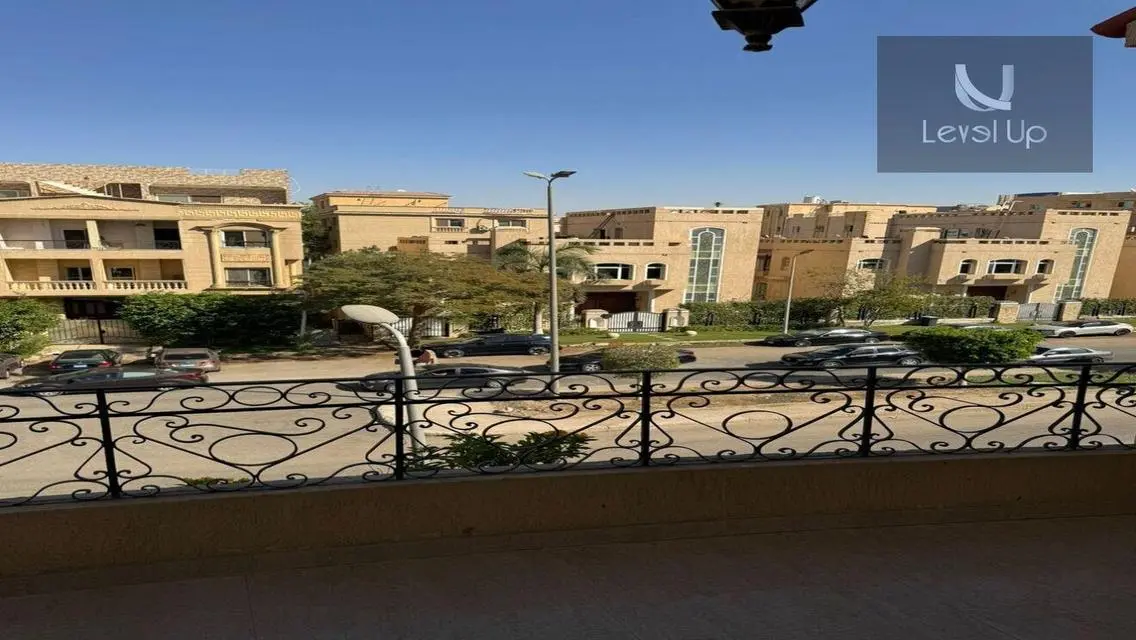شقة للبيع متشطبة بالكامل نص مفروش فى جنوب اكاديمية