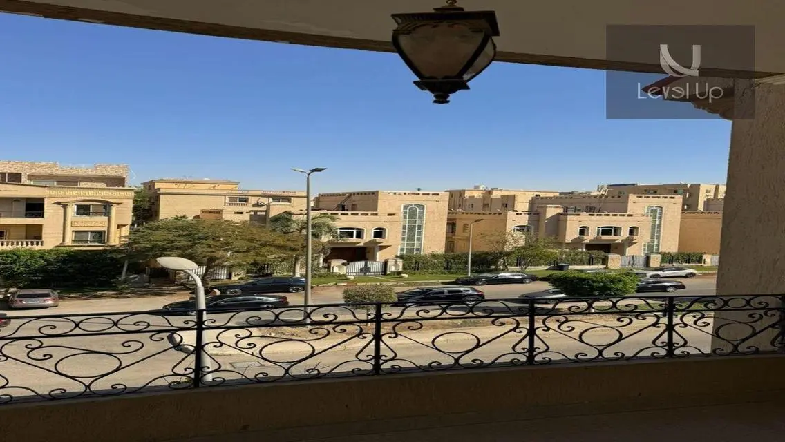 شقة للبيع متشطبة بالكامل نص مفروش فى جنوب اكاديمية