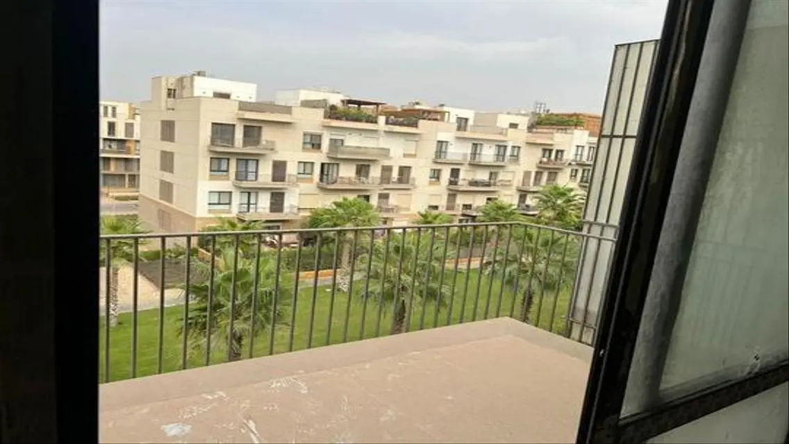 بنتهاوس برووف متشطب في كورت يارد سوديك