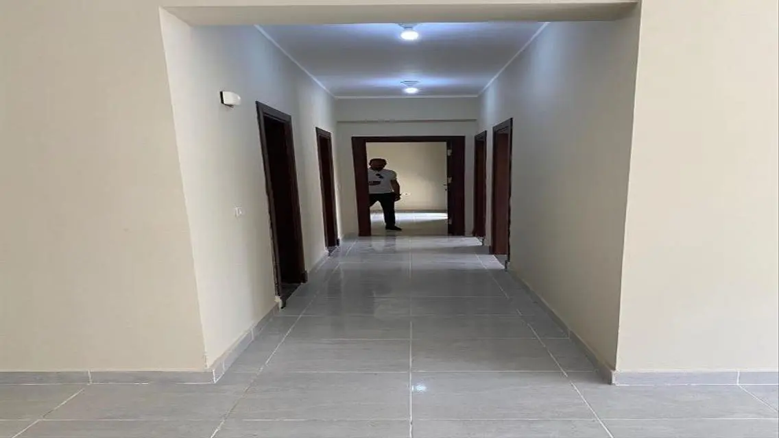 شقه استلام فوري مقدم ١٠٪ و بالتقسيط علي ١٠ سنوات