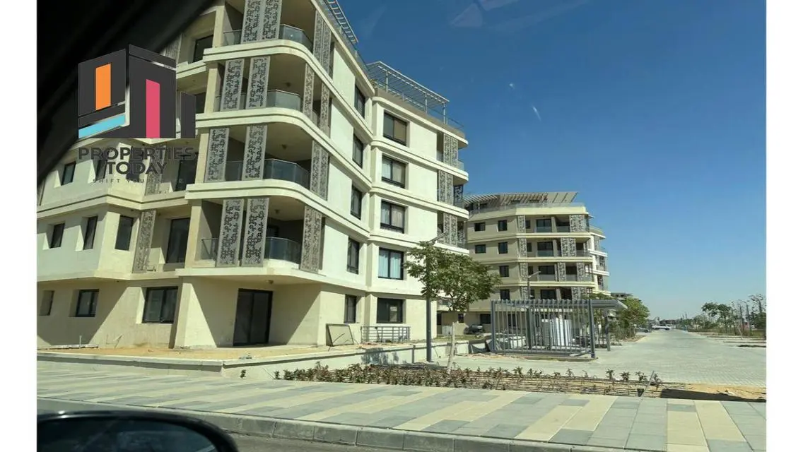 بنتهاوس نصف تشطيب للبيع تقسيط في بادية بالم هيلز