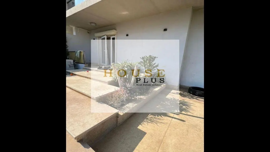 Luxuriously finished apartment with a large garden
