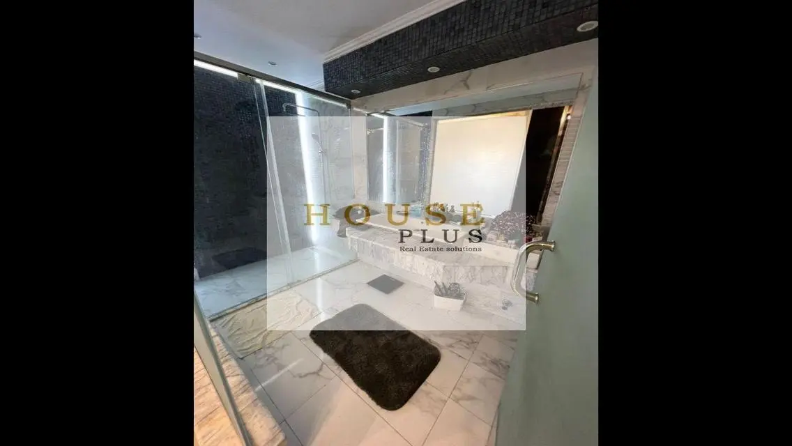 Luxuriously finished apartment with a large garden