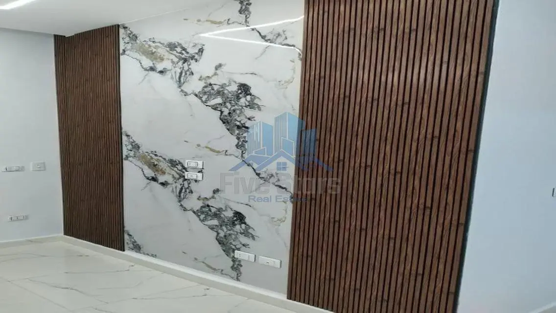 فرصتك _لإمتلاك شقة مميزة مع جاردن في كمبوند فاخر_